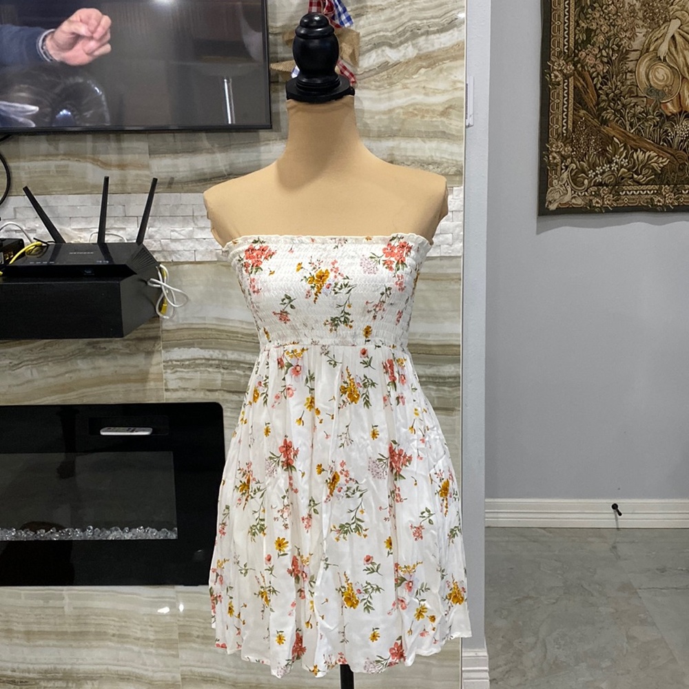 Forever 21 white floral strapless mini dress.